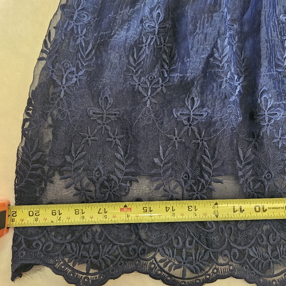 XS NAVY LACE SEXY TANK BLOUSE, SMOCKING AND LINED. ADORABLE. MEASUREMENTS. - Picture 8 of 9